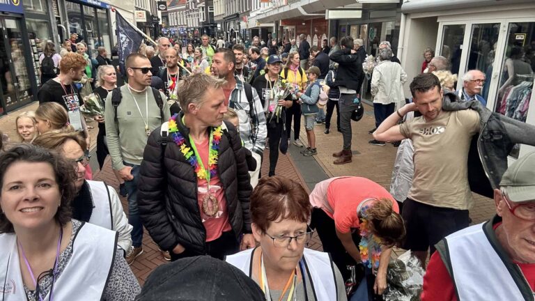 Avondvierdaagse Steenwijk - foto Dirk Brans