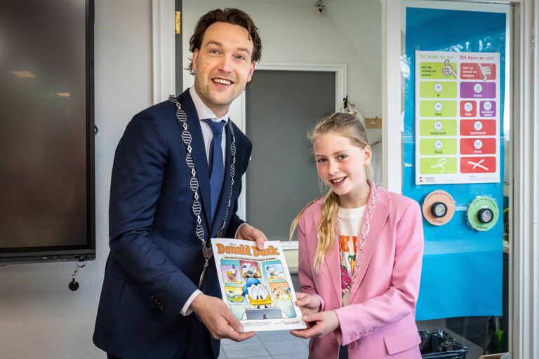 Locoburgemeester Melvin Smit en Yinthe Spijker - foto Wilbert Bijzitter.