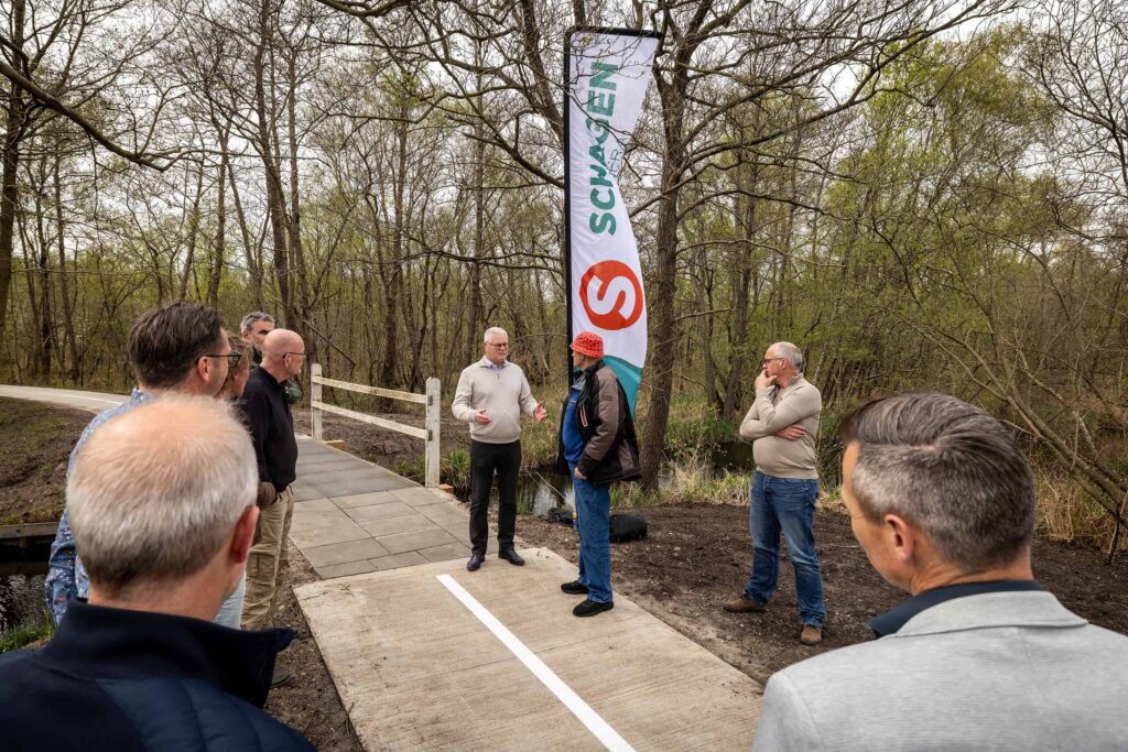 Kalenberg Wethouder MarceScheringa opent verniewde fietspad - foto Gemeente Steenwijkerland/Wilbert Bijzitter