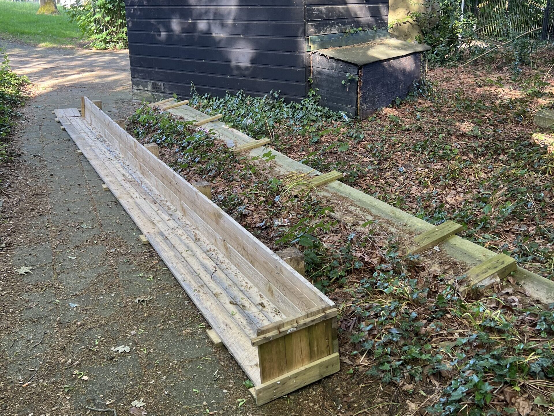 Ook deze houten omkisting is gesloopt (foto: Magda Dullemond/Luid & Duidelijk Media)