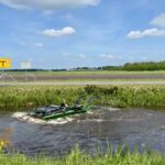 Aan de rand van het Fochteloërveen wordt ook nog gewerkt (foto: Susan van Weperen).