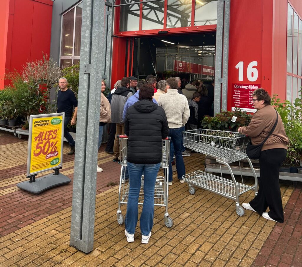 Opheffingsuitverkoop Tuindorado Wolvega (foto Luid & Duidelijk Media)
