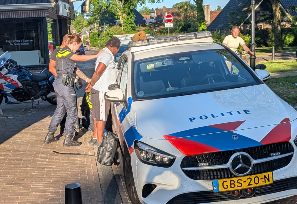 Arrestatie dief in Diever (foto De Werven)