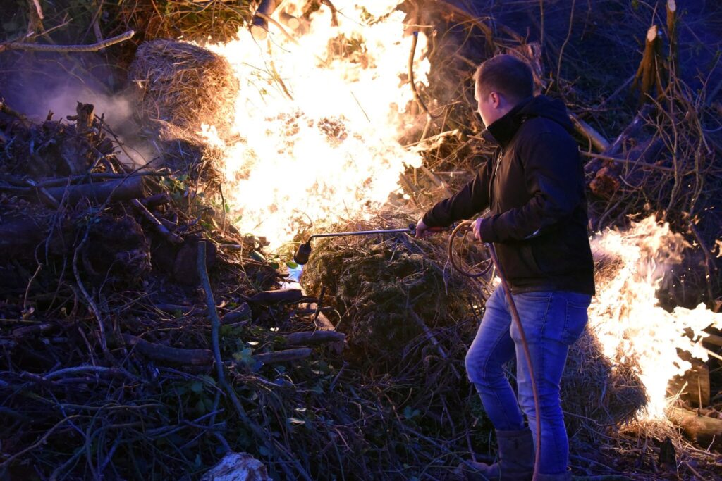 Paasvuur in Oldetrijne (foto: Lenus van der Broek)