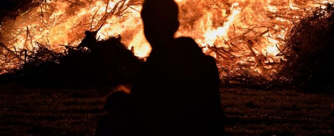 Paasvuur in Oldetrijne (foto: Lenus van der Broek)