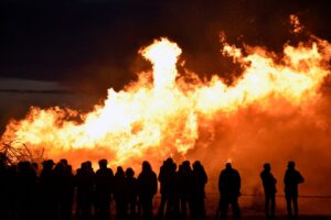Paasvuur in Oldetrijne (foto: Lenus van der Broek)