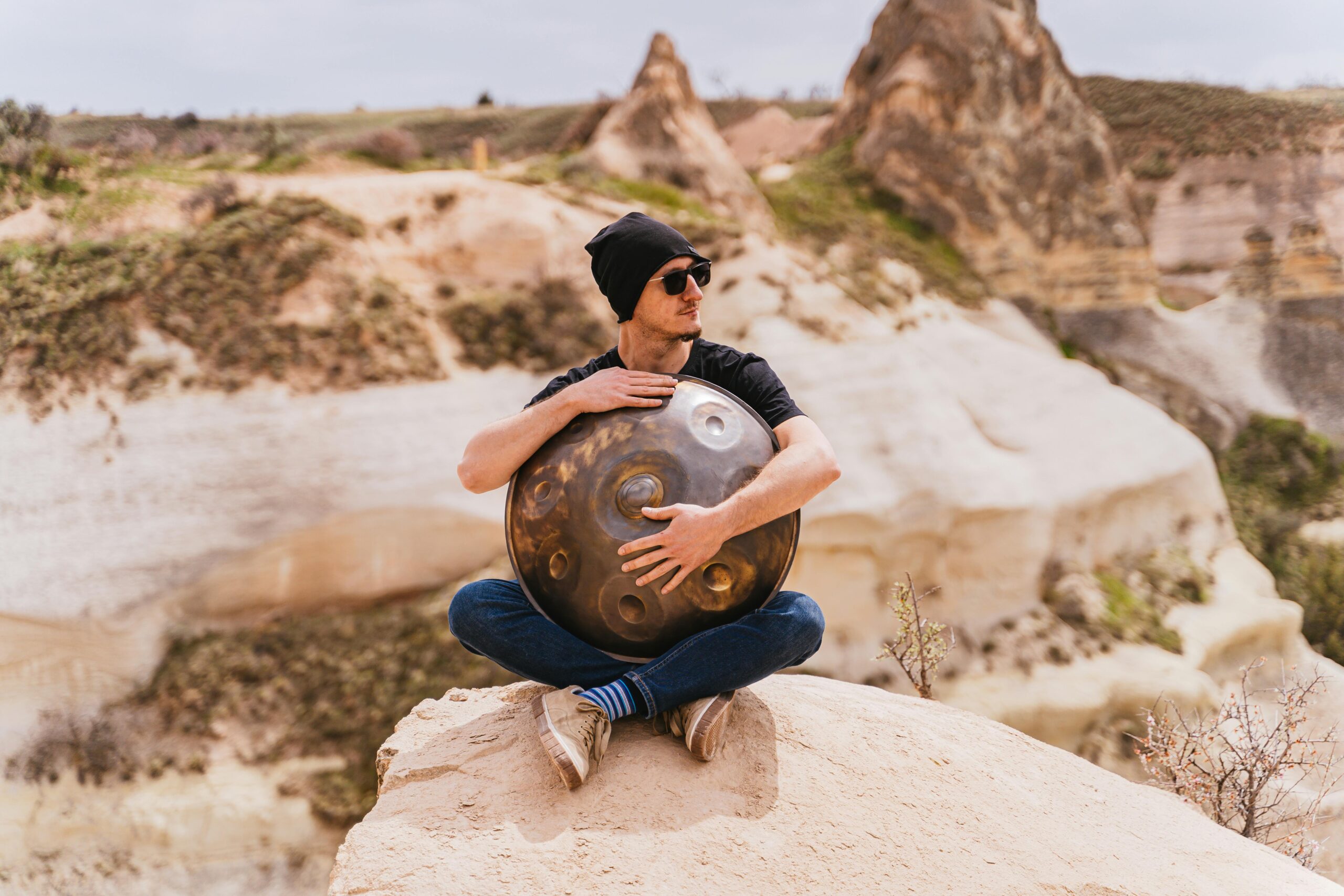 De handpan geeft betoverende klanken (bron: Pexels/AI).